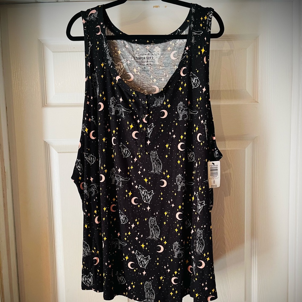 Moon & Wolf tunic sleep tank. Torrid size 6